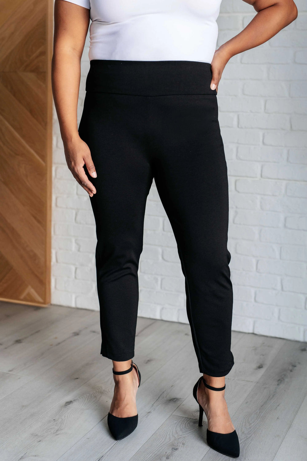 Magic Ankle Crop Skinny Pants in Black Ave Shops